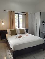 Roche Kerlan Apartments