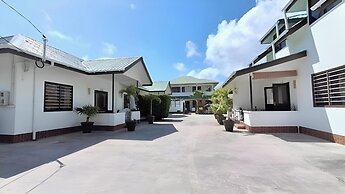 Roche Kerlan Apartments