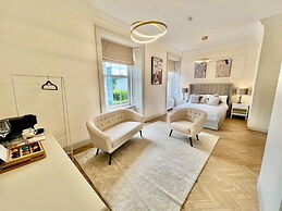 Allandale ApartHotel