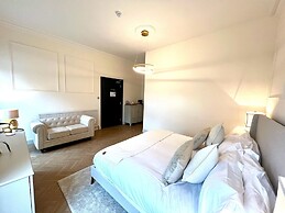 Allandale ApartHotel