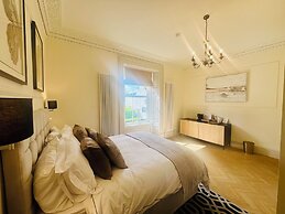 Allandale ApartHotel