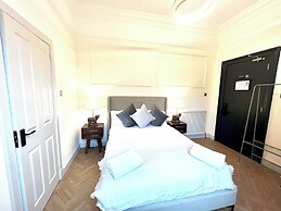 Allandale ApartHotel
