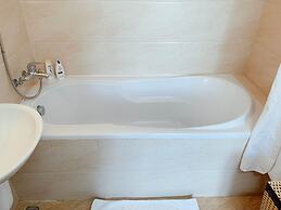 Wecozy Hanoi - Railway Side, The Old Quarter