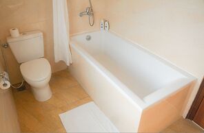 Wecozy Hanoi - Railway Side, The Old Quarter