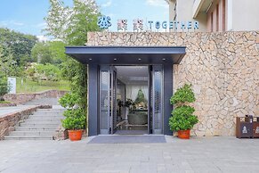 Longquan Jinsha Hotspring Hotel