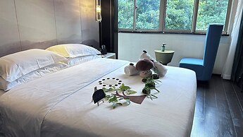 Longquan Jinsha Hotspring Hotel