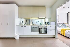 StayAU Leisure 2BR Modern CBD Apt