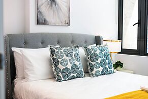 StayAU Leisure 2BR Modern CBD Apt