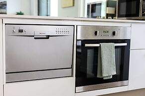 StayAU Leisure 2BR Modern CBD Apt