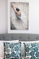 StayAU Leisure 2BR Modern CBD Apt