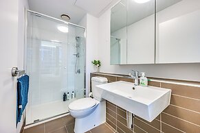 StayAU Leisure 2BR Modern CBD Apt