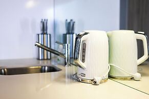 StayAU Leisure 2BR Modern CBD Apt