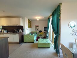 Apartmentsleeps5-balcony-petfriendly-aoarena-heatonpark-onstreetparkin
