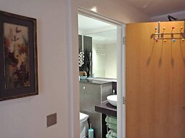 Apartmentsleeps5-balcony-petfriendly-aoarena-heatonpark-onstreetparkin