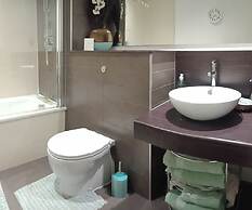 Apartmentsleeps5-balcony-petfriendly-aoarena-heatonpark-onstreetparkin