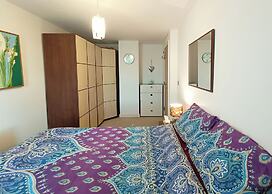 Apartmentsleeps5-balcony-petfriendly-aoarena-heatonpark-onstreetparkin