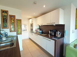 Apartmentsleeps5-balcony-petfriendly-aoarena-heatonpark-onstreetparkin