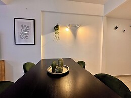 Minimalist 2Bedroom Apartment with Balcony in the heart of Athens