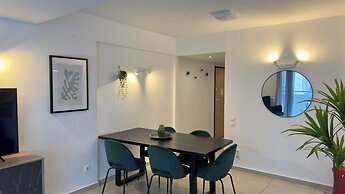 Minimalist 2Bedroom Apartment with Balcony in the heart of Athens