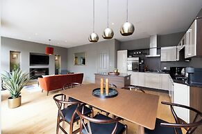 Stylish 2-bed flat in New Town