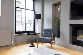 Stylish 2-bed flat in New Town