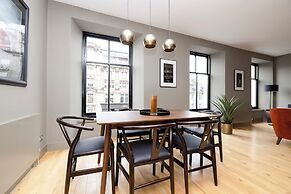 Stylish 2-bed flat in New Town