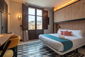 The Central House Granada Elvira Hostel