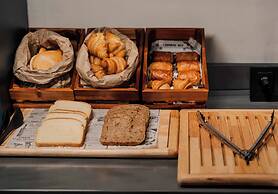 The Central House Granada Elvira Hostel