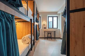 The Central House Granada Elvira Hostel