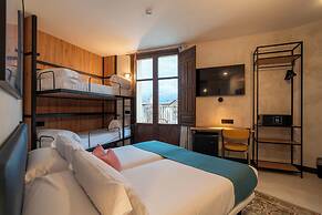 The Central House Granada Elvira Hostel