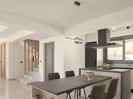 Luxurious Villa Dias With Tennis Court by Estia