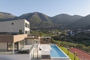 Luxurious Villa Dias With Tennis Court by Estia