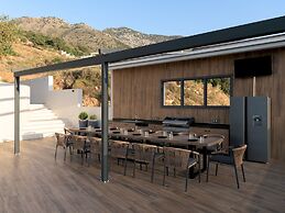 Luxurious Villa Dias With Tennis Court by Estia