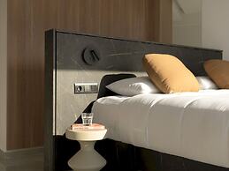 Luxurious Villa Dias With Tennis Court by Estia