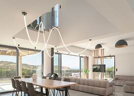 Luxurious Villa Dias With Tennis Court by Estia