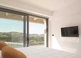 Luxurious Villa Dias With Tennis Court by Estia