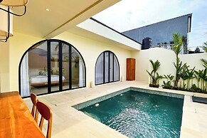 Esha Private Pool Villas by AGATA
