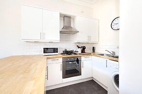 JOIVY Cosy Flat Next to Haymarket