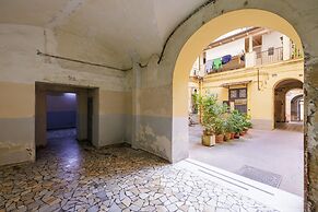 Napoli White Apartment by Wonderful Italy