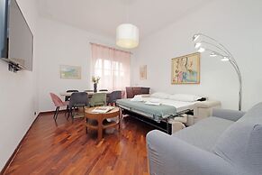 Giuliana Giant Apartment