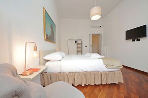 Giuliana Giant Apartment