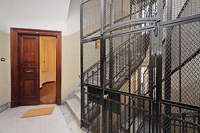 Giuliana Giant Apartment
