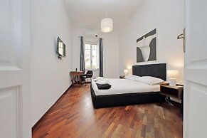 Giuliana Giant Apartment