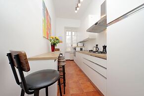 Giuliana Giant Apartment