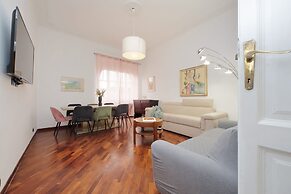 Giuliana Giant Apartment