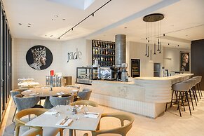 Leon Hotel & Lounge