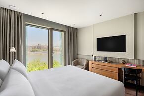Leon Hotel & Lounge