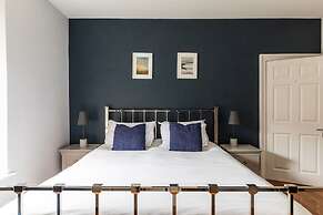 Elegant Georgian Flat in Historic Bath With Garden