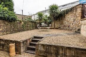 Elegant Georgian Flat in Historic Bath With Garden