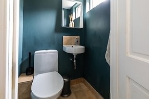 Elegant Georgian Flat in Historic Bath With Garden